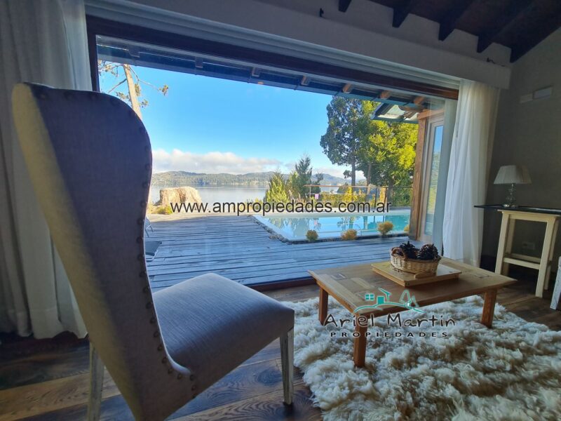 CS 613 Casa con vista al lago en Barrio Calfuco