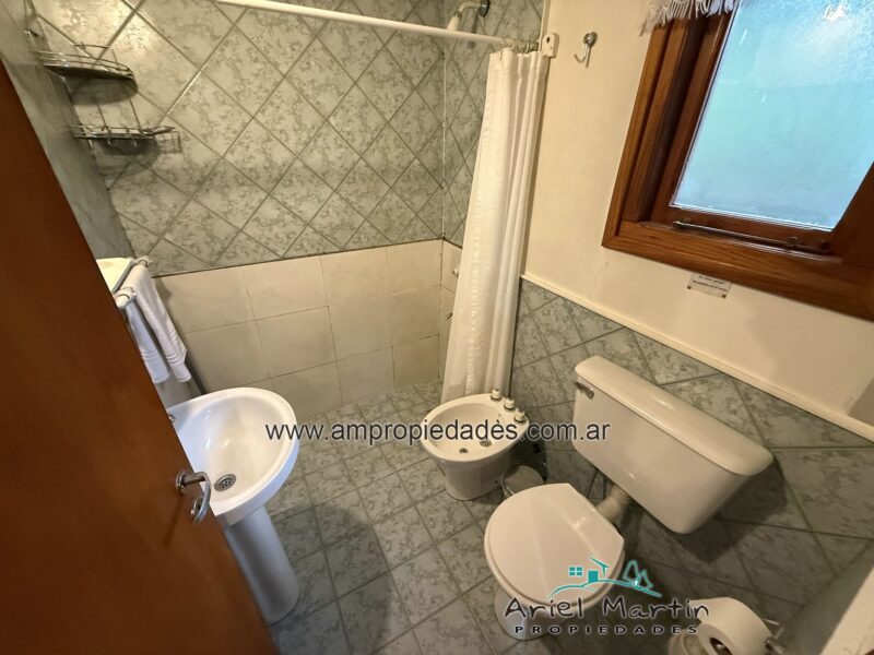 CS 642 Local comercial/departamentos y cabaña en barrio El Once