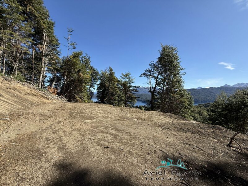 LO 616 Lote con excelente vista al lago