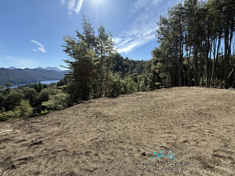 LO 616 Lote con excelente vista al lago