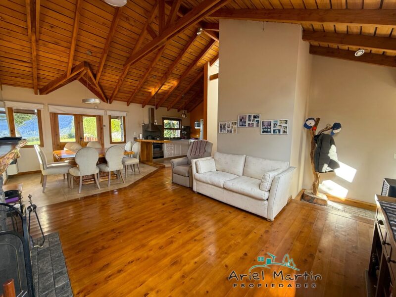 CS 376 Casa con Vista al Lago Nahuel Huapi y Lago Correntoso