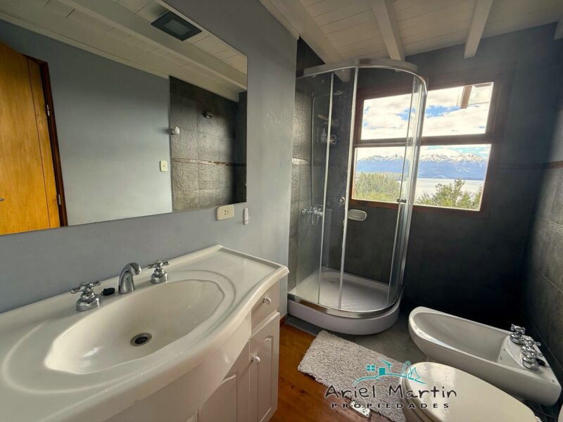 CS 376 Casa con Vista al Lago Nahuel Huapi y Lago Correntoso
