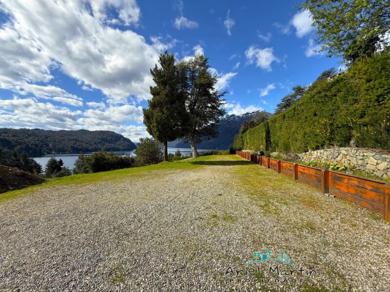 CS 376 Casa con Vista al Lago Nahuel Huapi y Lago Correntoso